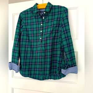 Tommy Hilfiger green plaid shirt with roll-up sleeves, Size M